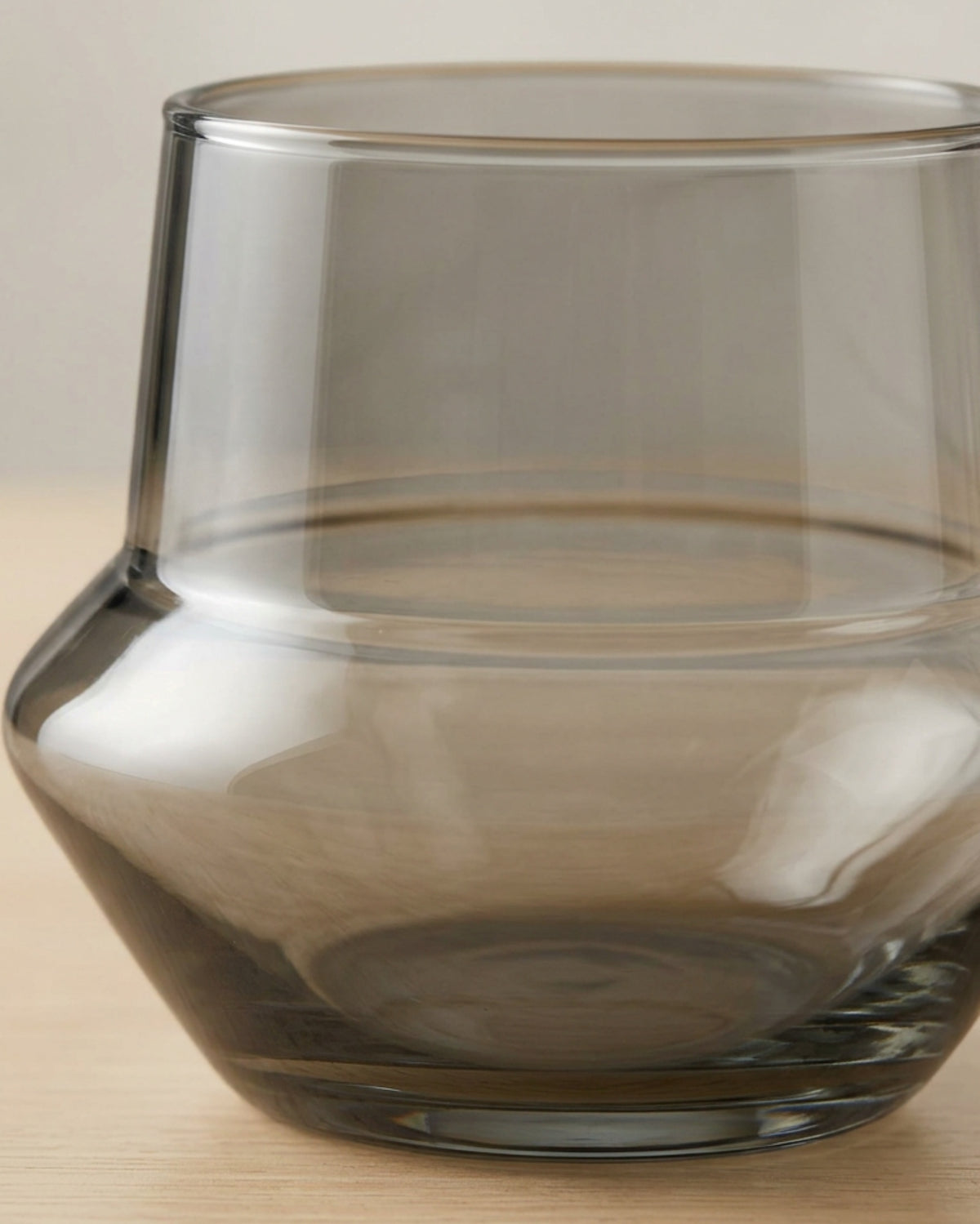 Fexru Angular Stemless Red Wine Glasses 17 oz Smoke Set of 4 - Detail view